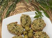 Tosta aceitunas, piñones albahaca