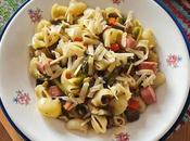 Pasta verduras salchichas