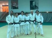 Casi años. Cinturón negro. sonrisa viene lejos