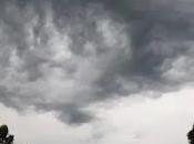 Tengo años trueno hace envolverme como caracol cuando pasa