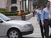 Cruzando Calle...