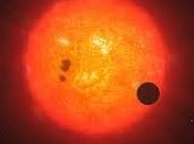 Exoplaneta acuático órbita sistema enana roja