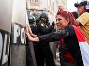 Varios heridos enfrentamientos entre manifestantes policías centro Lima