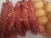 Salchichas vino patatas