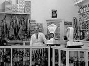 Santander años 50:calle José,tienda ultramarinos Madrileña