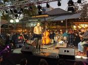 Música, luces regalos Navidad: Barrio Italia celebra Jazz Night horario extendido atención